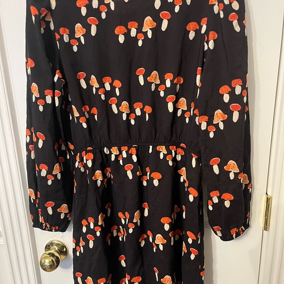 Adorable black long-sleeved dress with mushroom print size small - Picture 4 of 8